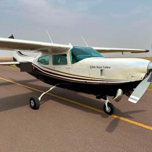 Avião Cessna 210 Silver Eagle – Ano 1977 – 2.600 H.T.