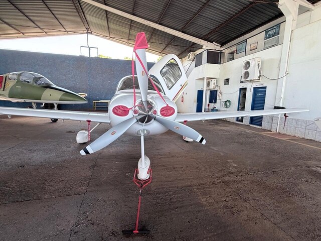 Cirrus SR22